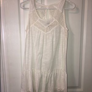 White tank top with lacy details (fits long)